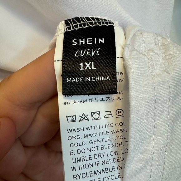 SHEIN Curve White Short Sleeve Tee Distressed USA with Flag Size 1XL NWOT ☀️ - Picture 10 of 10